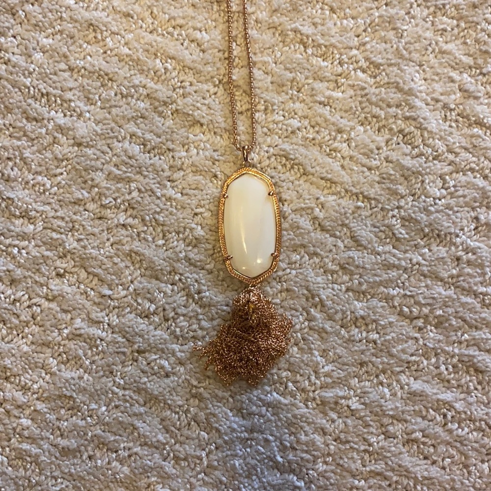 Kendra Scott necklace